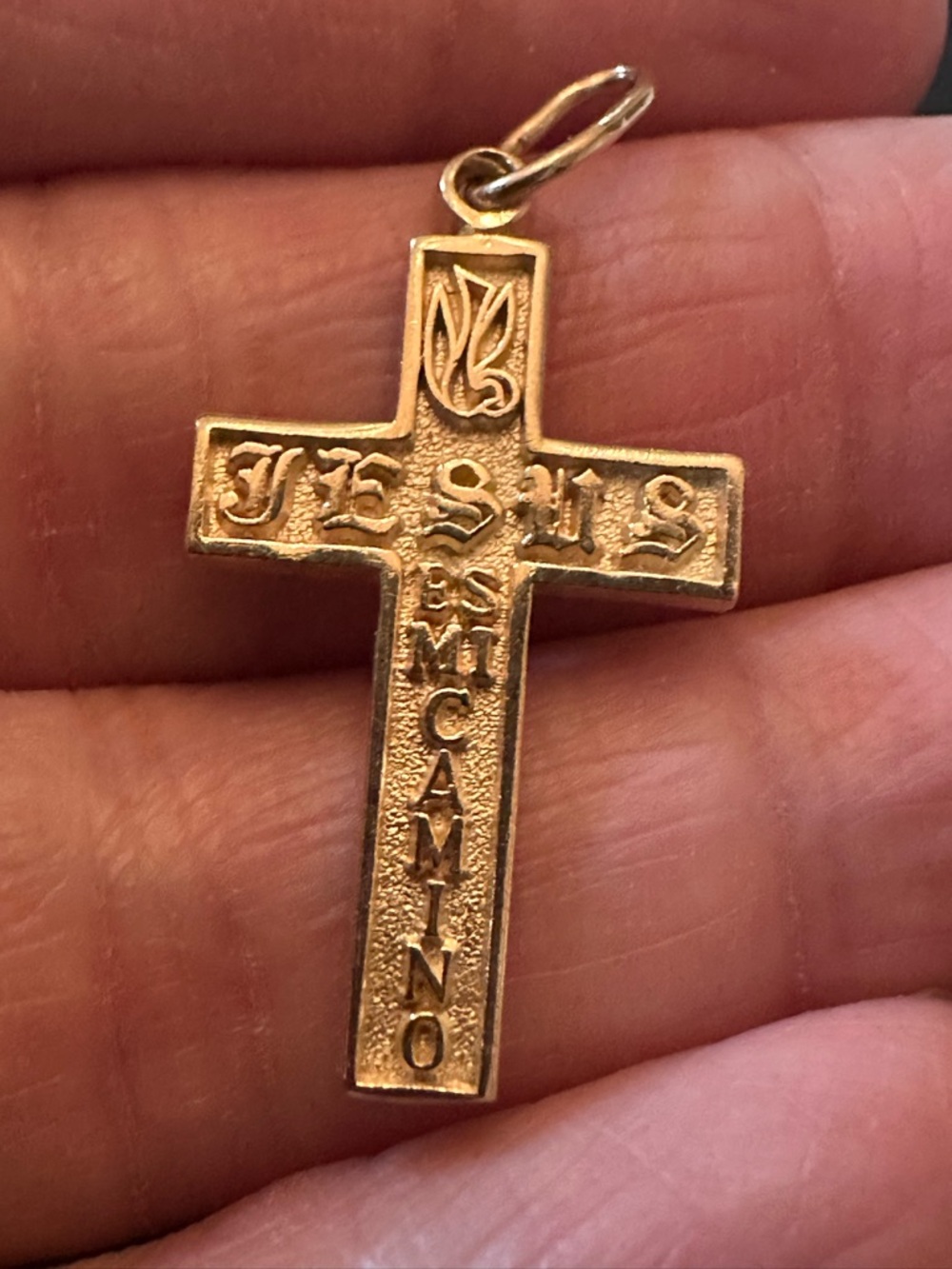14K YELLOW GOLD - ES MI CAMINO (JESUS IS MY WAY) RELIGIOUS CROSS PENDANT 2.8g